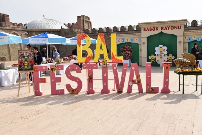 Nahçıvan’da düzenlenen Bal Festivali coşku ile karşılandı
