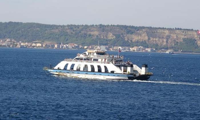 Bozcaada feribot seferlerine ’fırtına’ engeli
