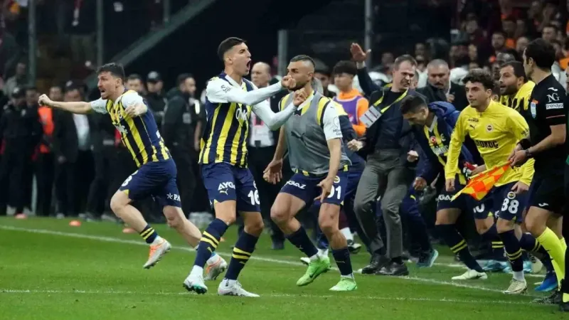 Fenerbahçe deplasmanda Galatasaray'ı mağlup etti Fenerbahçe deplasmanda Galatasaray'ı mağlup etti