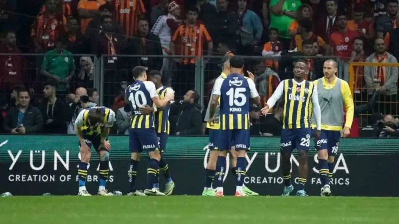 Fenerbahçe, şampiyonluk şansını son haftaya taşıdı Fenerbahçe, şampiyonluk şansını son haftaya taşıdı