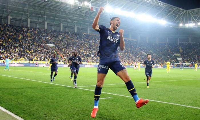 Fenerbahçe, Ankaragücünü 3 golle geçti, ikinciliğe yükseldi