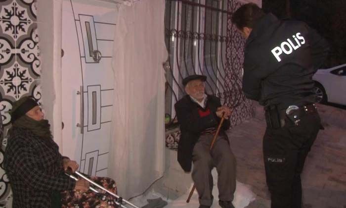 Arnavutköy’de ev sahibinin oturdukları daireyi satmasıyla 84 yaşındaki çift dışarıda kaldı