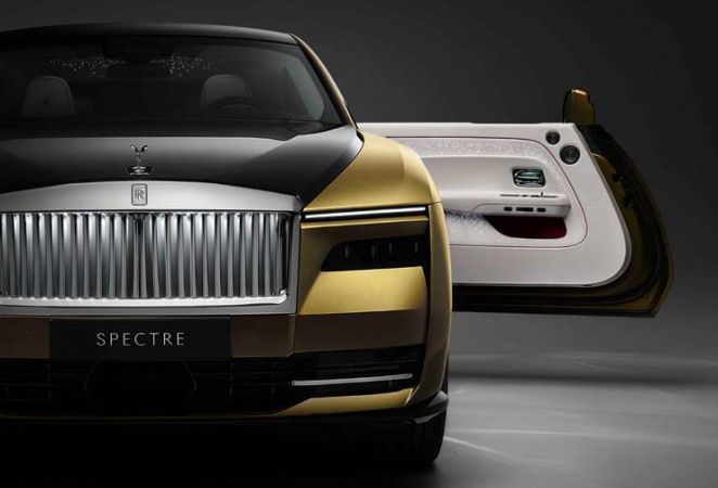 Rolls-Royce, ilk full elektrikli arabası Spectre’ı tanıttı