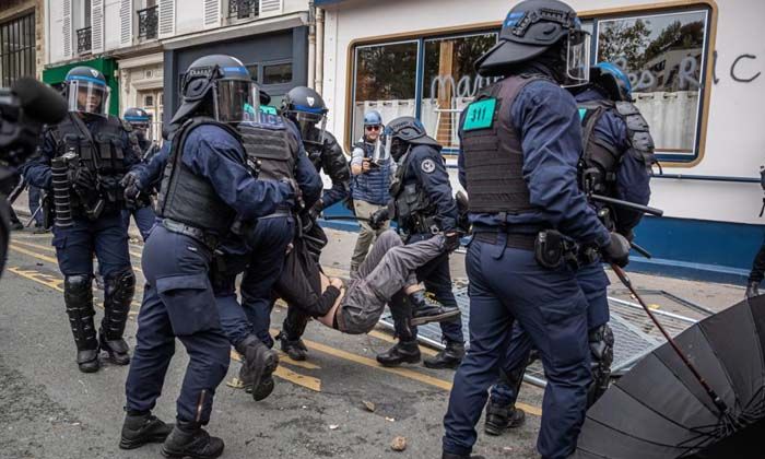 Fransa’da çok sayıda meslek grubu greve gitti, ülke karıştı