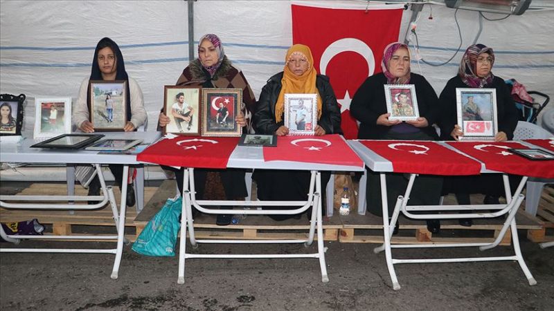 ANNELER PES ETMİYOR..!