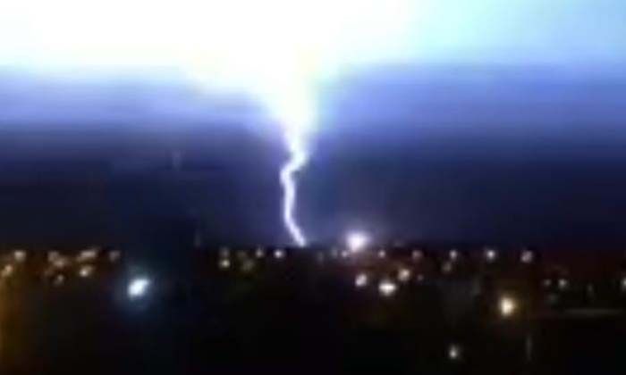 Osmaniye’de yıldırımın düşüşü kameraya yansıdı