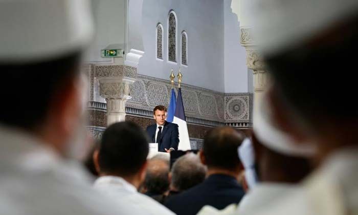 Macron, Paris’teki Büyük Camii’yi ziyaret etti