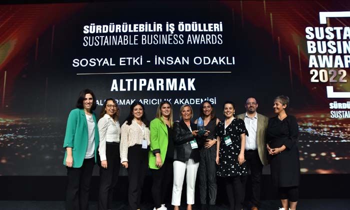 Balparmak Arıcılık Akademisi Sürdürülebilir İş Ödülleri’nden ödülle döndü