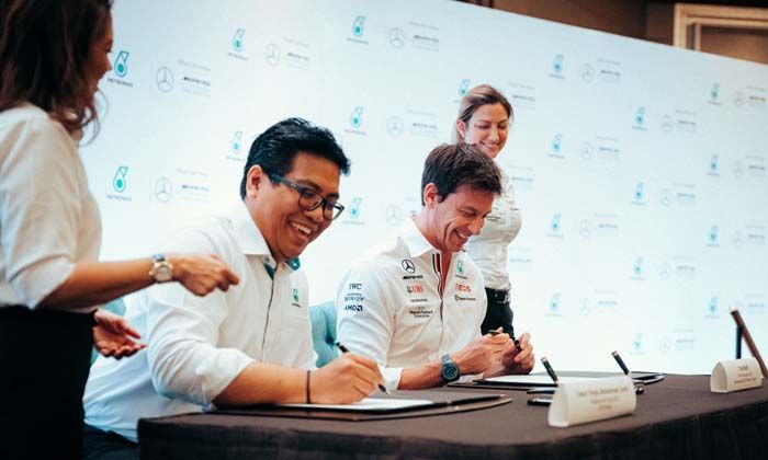 Gelecekle Yarış: Mercedes-AMG F1 ve PETRONAS, yirmi yıllık birlikteliğe ve F1’in sürdürülebilir geleceğine kucak açıyor