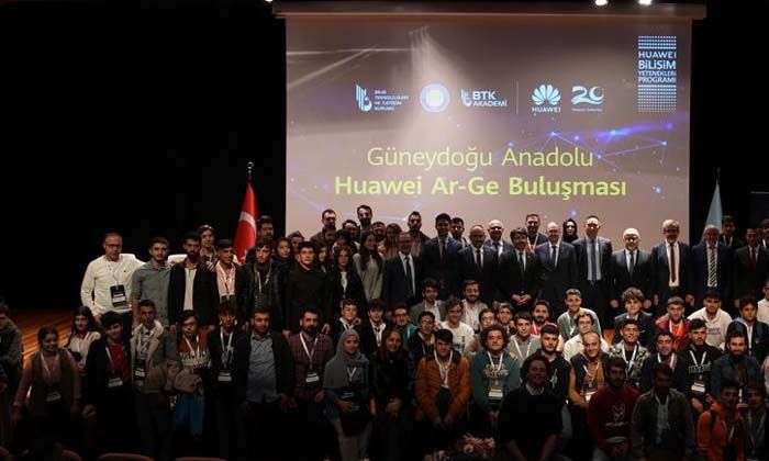 Huawei Ar-Ge Buluşması bu kez Dicle Üniversitesi’nde