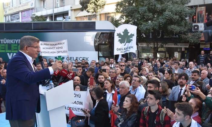 Ahmet Davutoğlu’na vatandaştan “PKK ile berabersiniz” tepkisi