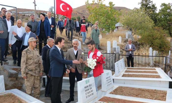 PKK saldırısında şehit olan 19 vatandaş kabirleri başında anıldı