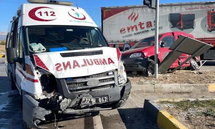 Isparta’da ambulansla çarpışan araçtaki Havva Avcı hayatını kaybetti