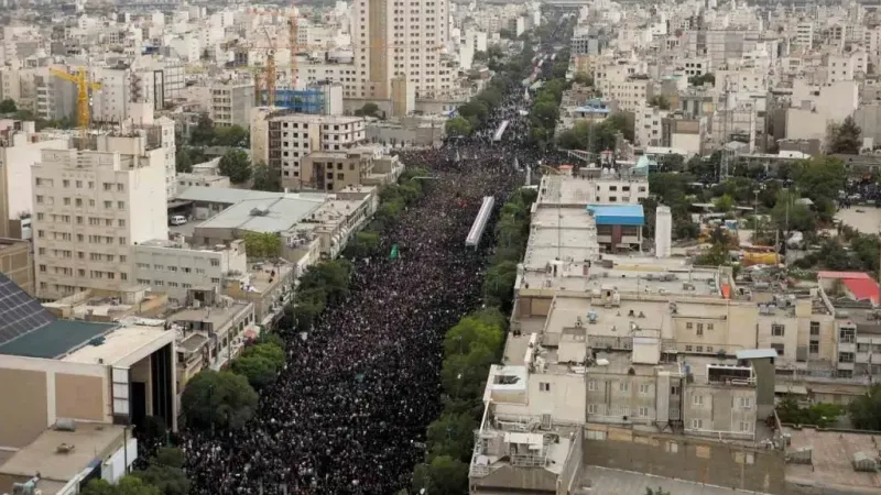 İran Cumhurbaşkanı Reisi’yi 3 milyon kişi son yolculuğuna uğurladı