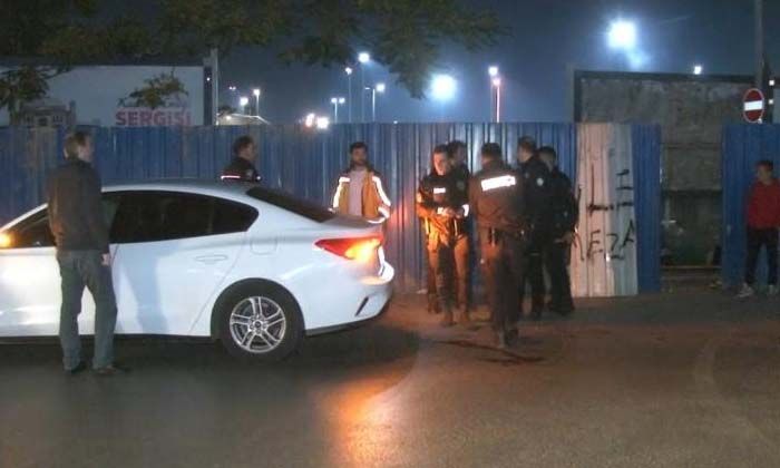 Fatih’te bir kişi şantiye bariyerlerinin arkasında ölü bulundu