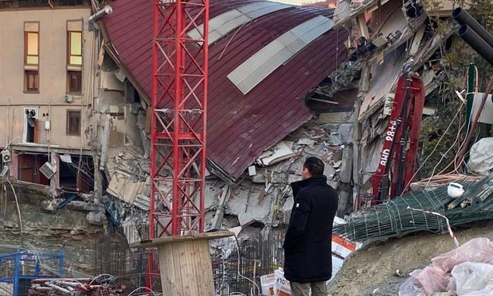 Küçükçekmece’de çöken binanın bilançosu gün ağarınca ortaya çıktı