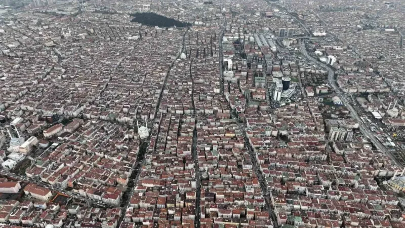 Prof. Dr. Naci Görür: “Binaları hiç acımadan kepçeyi vurarak yıkacaksın”