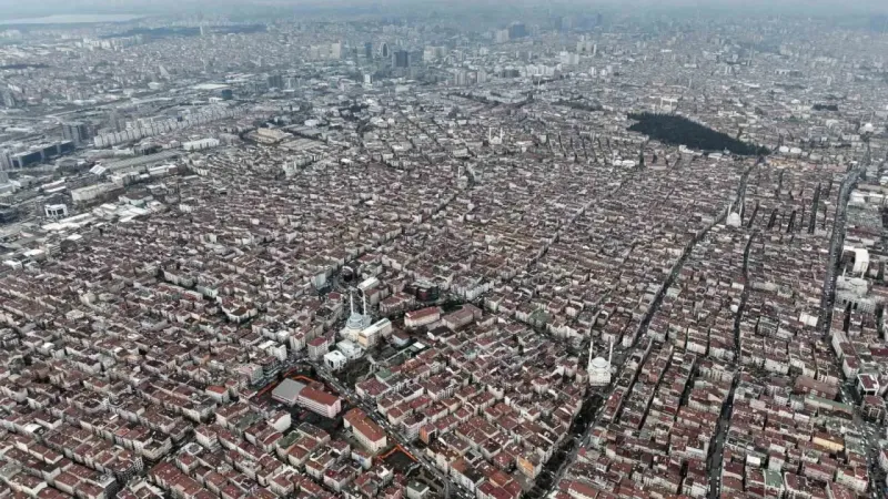 Prof. Dr. Naci Görür: “Binaları hiç acımadan kepçeyi vurarak yıkacaksın”