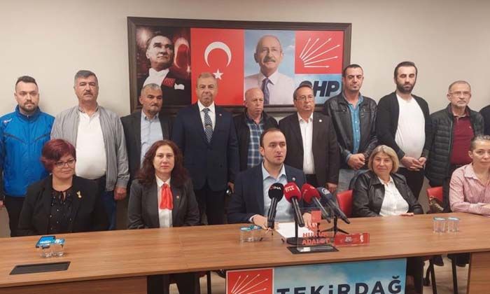 CHP İl Yönetiminin düşürülmesiyle istifa depremi patlak verdi