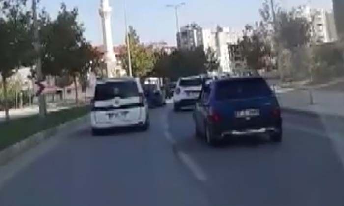 Konvoy oluşturarak trafikte tehlike saçan 30 araca ceza