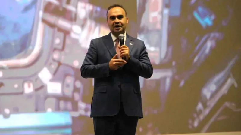 Bakan Kacır: “Akıncı 1,5 saate yakın bir zaman içerisinde İran’da düşen helikopterin lokasyonunu tespit etti”