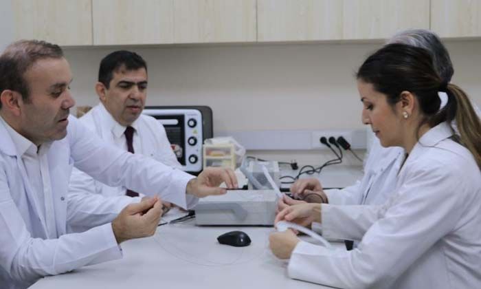 Yurt dışından ithal edilen tek kullanımlık tıbbi malzemeyi yarı fiyatına ürettiler