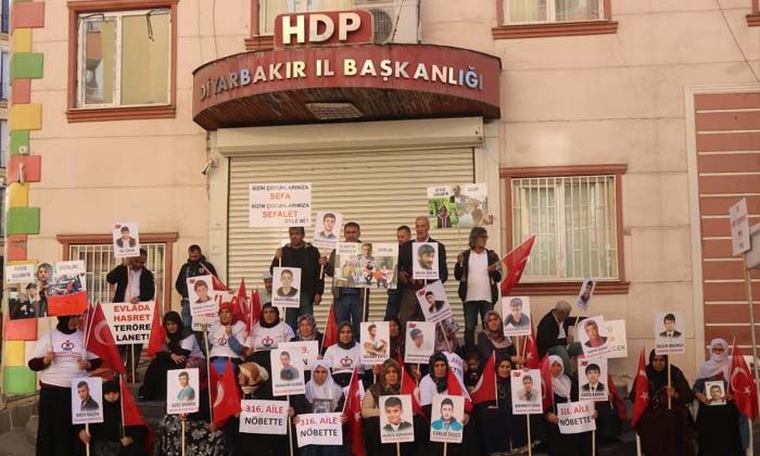 HDP-PKK mağduru aileler direniyor, evlat nöbetine katılım devam ediyor