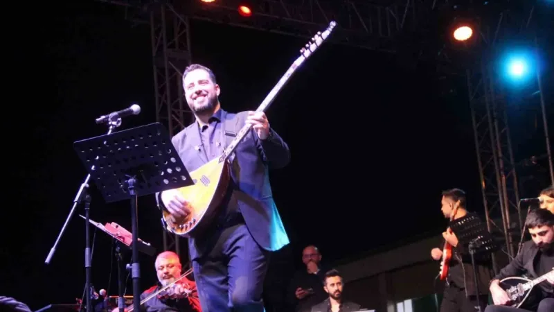 Oğuzhan Koç ve Mustafa Taş, Mut hayranlarına unutulmaz bir akşam yaşattı