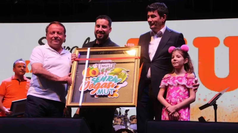 Oğuzhan Koç ve Mustafa Taş, Mut hayranlarına unutulmaz bir akşam yaşattı