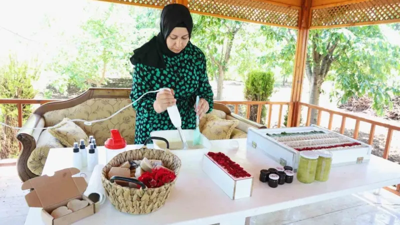Hobi olarak başladı şimdi 45 çeşit sabun üretiyor