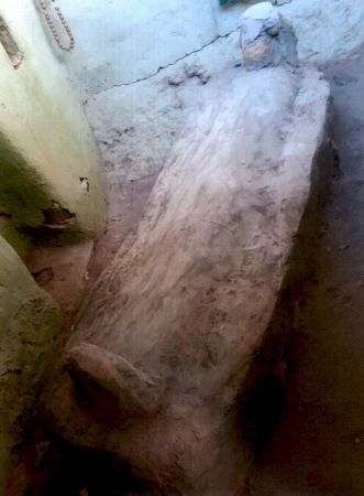 Yüz yıldır adak adanan kültür envanterindeki türbe boş çıktı