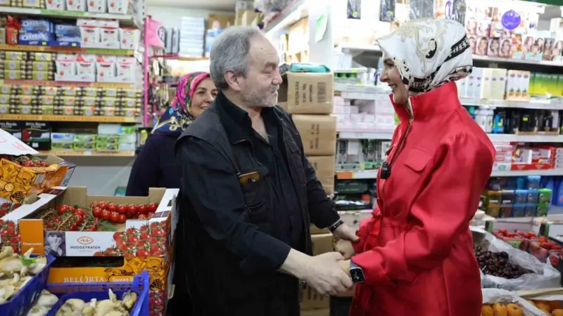 Bakan Göktaş, 24 sene sonra Brüksel’deki aile dükkânında yeniden kasaya geçti