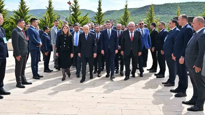 MHP lideri Devlet Bahçeli, Ülkücü Şehitler Anıtı’nı ziyaret etti