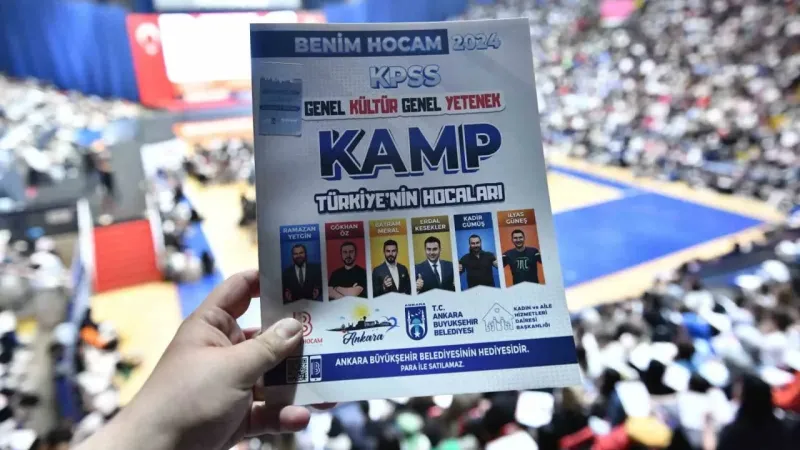 Mansur Yavaş, “KPSS Genel Tekrar Kampı”na katılan binlerce adaylarla bir araya geldi