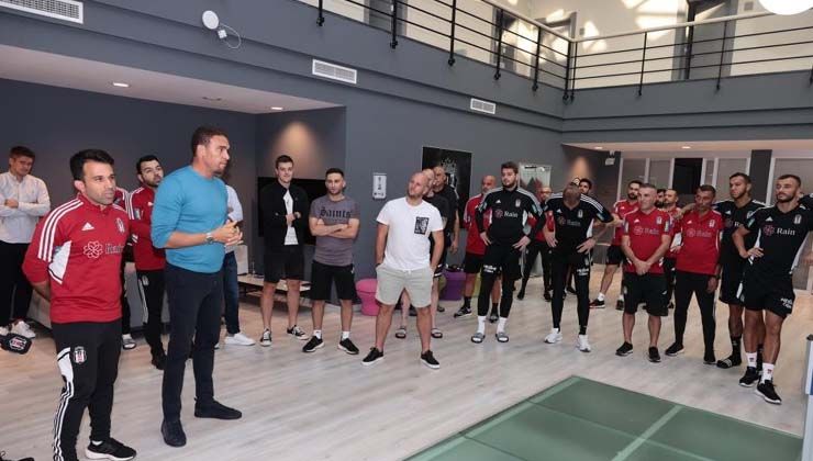 Valerian Ismael Beşiktaşlı futbolcularla vedalaştı