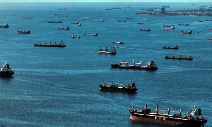 İstanbul boğazında trafik her geçen gün artıyor