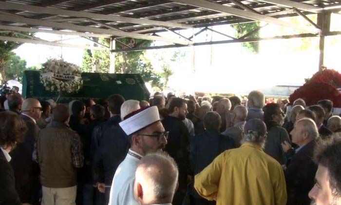 Duayen gazeteci Halit Kıvanç son yolculuğuna uğurlandı