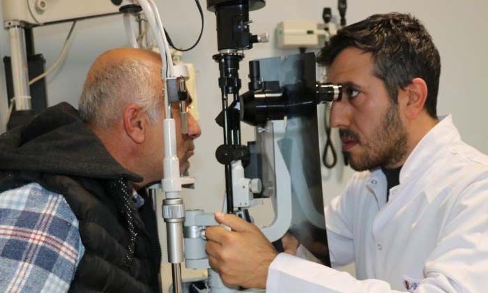 Güneş tutulmasına çıplak gözle bakan 10 kişide görme kaybı oluştu