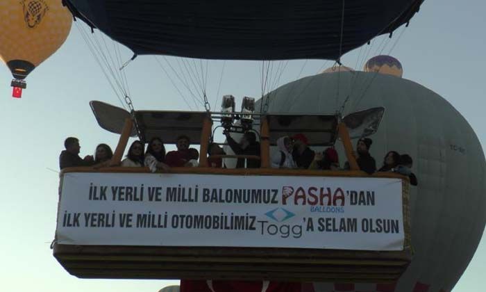 Yerli üretilen sıcak hava balonu ‘TOGG’a selam olsun’ pankartıyla havalandı