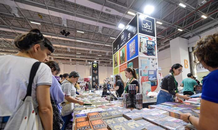 İZKİTAP’a ilk gün yoğun ilgi