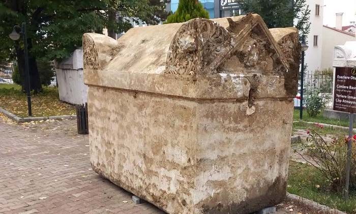 İnşaat kazısında Roma dönemine ait lahit bulundu