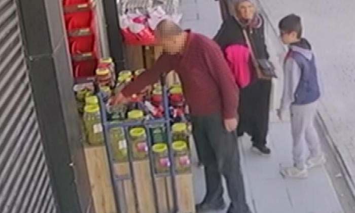 Hırsızın çalmadan önce yaptığı market sahibini şaşırttı