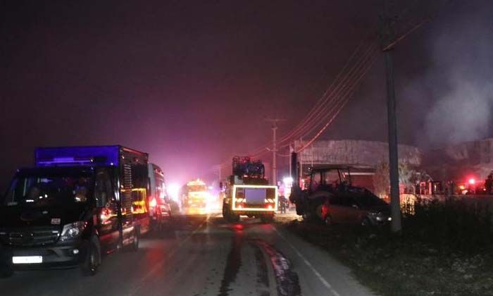 Sünger fabrikasındaki yangın kontrol altına alındı