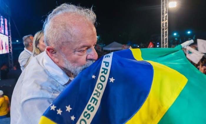 Brezilya’da ilk sonuçlara göre Luiz Inacio Lula da Silva başkanlık seçimlerini kazandı