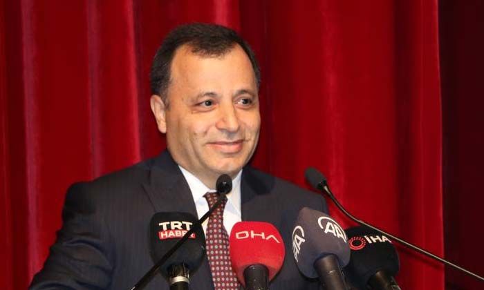 Anayasa Mahkemesi ideoloji yönlü yaklaşımdan hak yönlü yaklaşıma yönelmiştir