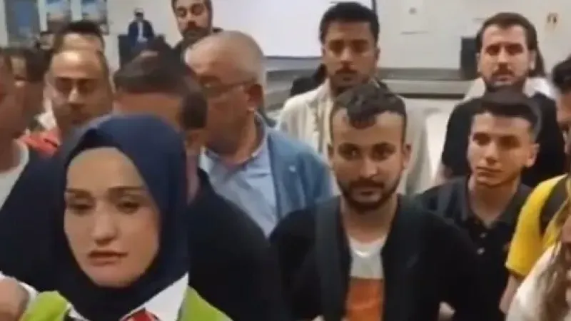 AJet uçağı Gaziantep yerine Adana’ya inince yolcular tepki gösterdi