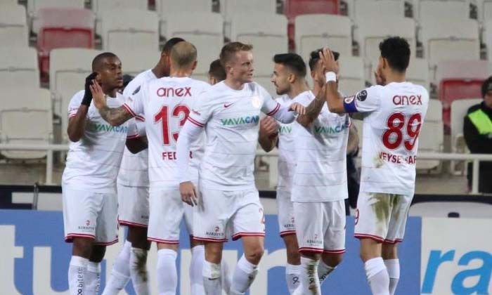 Sivasspor evinde Antalyaspor’a kaybetti