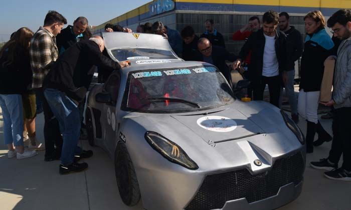 Ayvaz’ın elektrikli otomobili Yorglass’ın Bolu fabrikasında