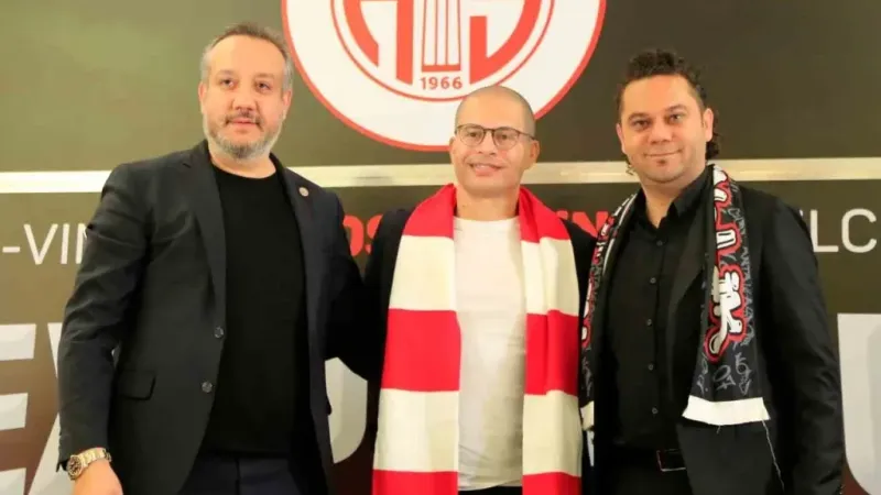 Antalyaspor ile 2 yıllık sözleşme imzaladı