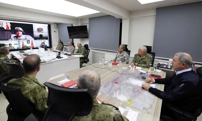 Bakan Akar, Pençe-Kilit Operasyonu’na katılan birliklerin komutanlarıyla toplantı yaptı